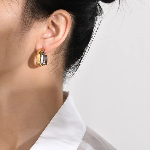 Two tone C-shaped earring